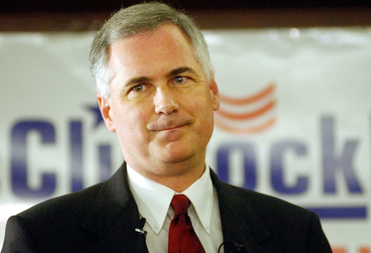 Congresista de California compara orden por coronavirus con histeria de las brujas de Salem