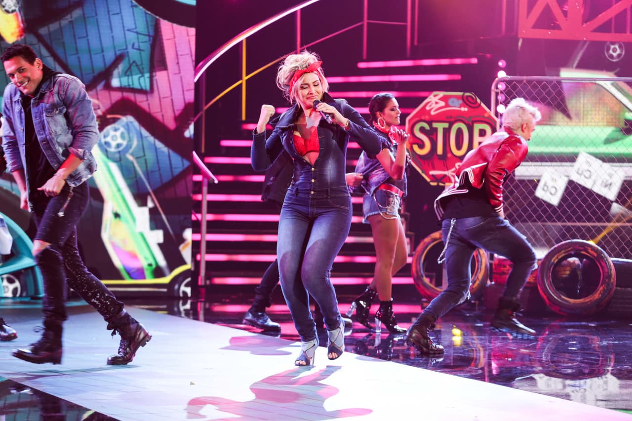 Yari compitió con Migbelis, a la que le tocó darle vida a Chiquis Rivera, cantó 'Completamente'.