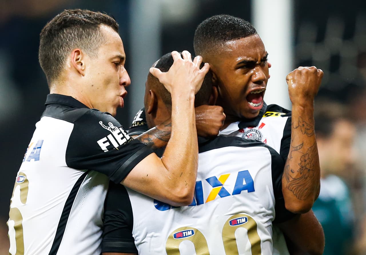 Corinthians vuelve a golear y está firme en la punta del Brasileirao