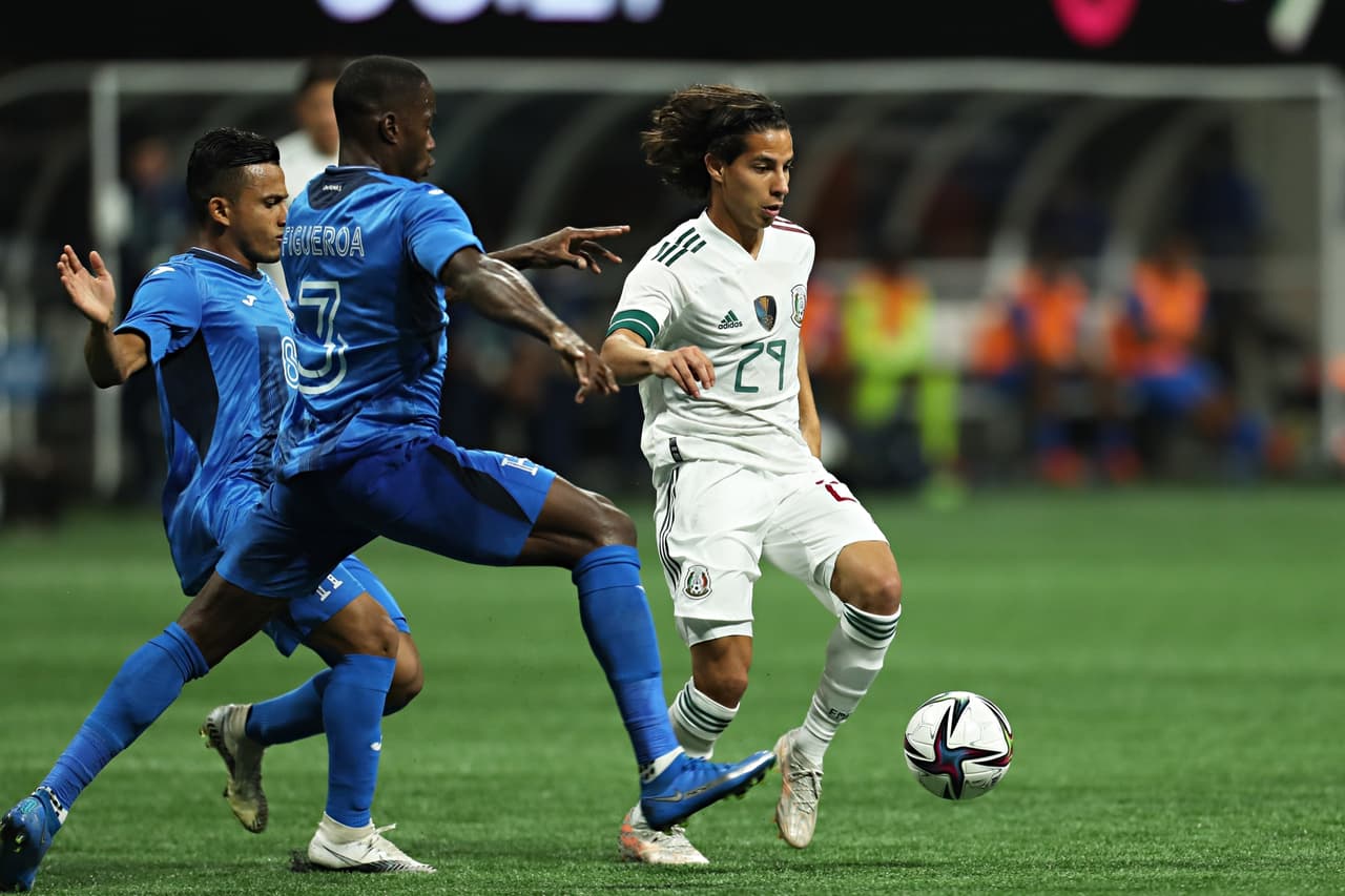 Lainez entró de cambio y aunque lo intentó, poco pudo hacer para generar peligro.