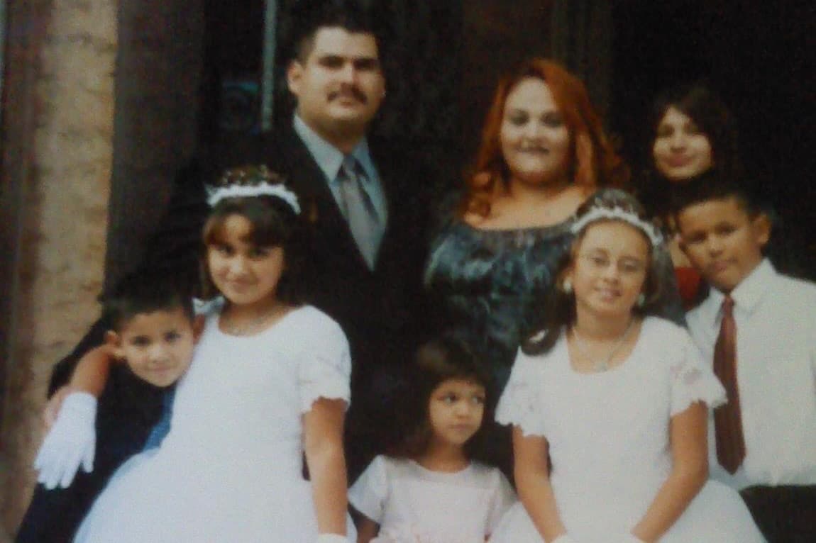 Guillermo Ramírez era padre de siete y abuelo de tres y terminó conectado a un respirador, luchando contra la enfermedad durante dos semanas solo en un hospital, donde murió el 28 de abril. Uno de los hijos de Guillermo falleció cuando era bebé.