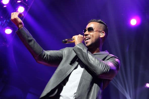 El Rey de la Bachata tuvo casa llena en el Toyota Center este miércoles, ve aquí las mejores imágenes de la noche.