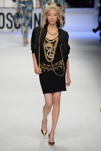 Recuerda: menos es más. No satures tu vestimenta con accesorios del mismo tono, material o diseño. Utiliza uno a la vez.