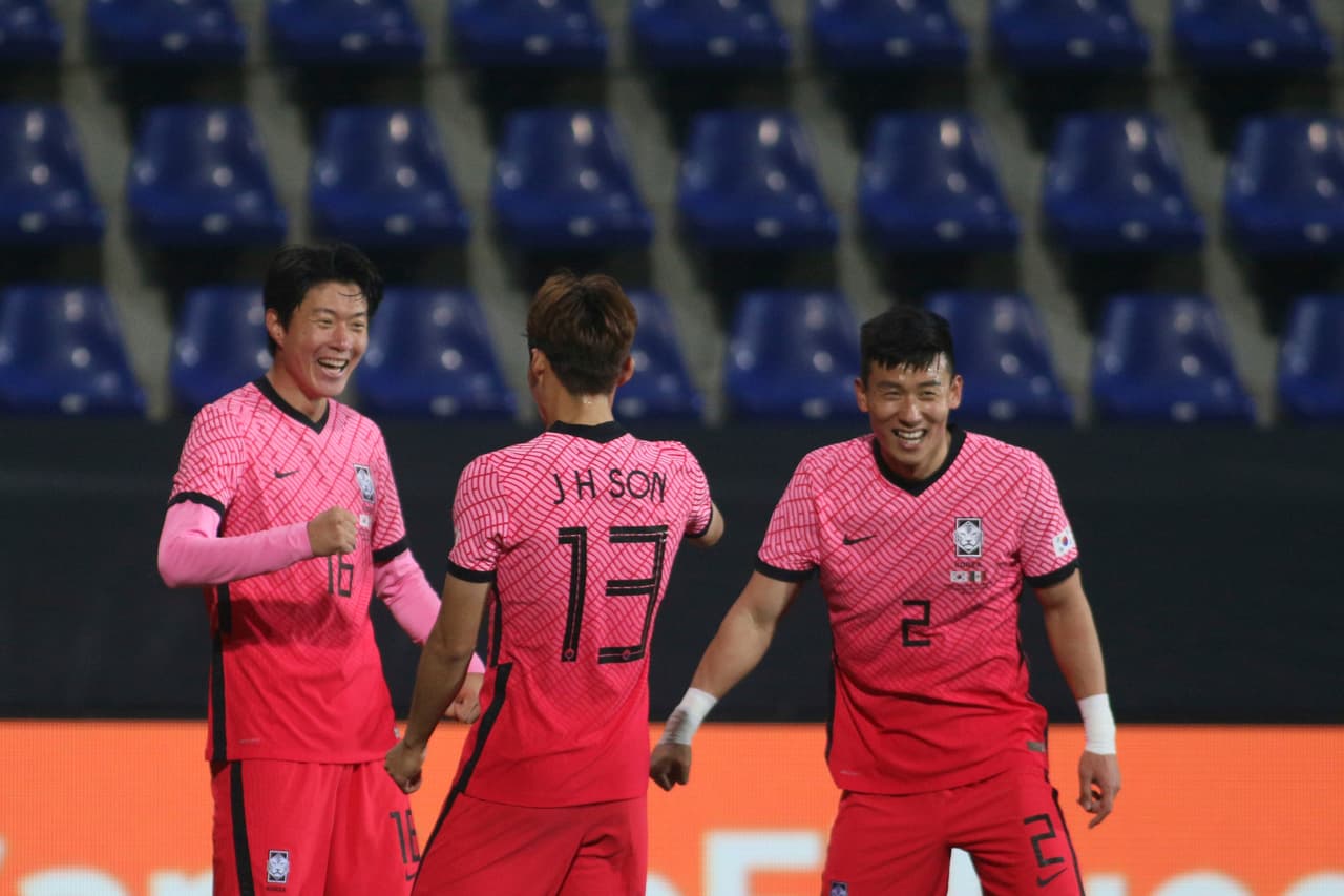 Corea del Sur abrió el marcador a los 20’ de juego. Apareció Raúl Jiménez (67’) para marcar el empate. Un par de minutos después Antuno (69’) dio vuelta al marcador y Salcedo (70’) marcaba el tercero para México. Al 87’ Kyung -won hizo el segundo de los asiáticos.