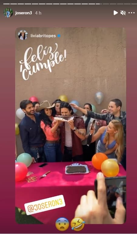 "Sí 
<b><a href="https://www.univision.com/shows/el-gordo-y-la-flaca/con-mananitas-y-pastelazo-jose-ron-celebro-su-cumpleanos-40-junto-al-elenco-de-la-desalmada-video" target="_blank">me echaban mucha carrilla</a></b>", dijo, "porque yo comía mucho brócoli y entonces me echaban carrilla, de ahí viene 'El Brócoli' o 'El beso de brócoli'".
<br>