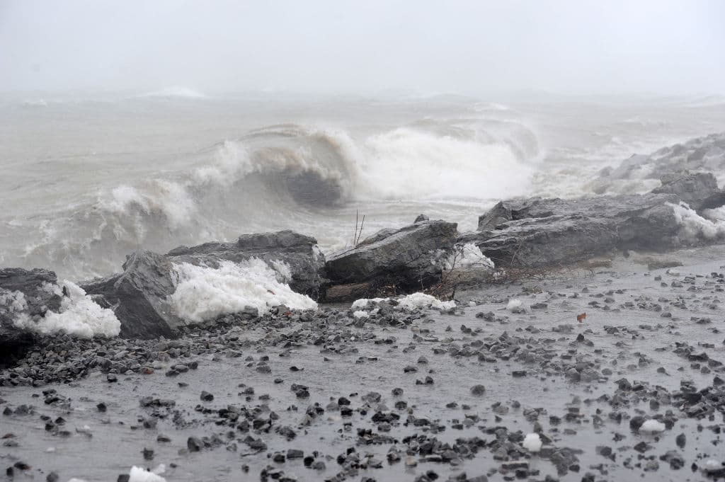 La gobernadora Kathy Hochul declaró un estado de emergencia para todo el estado de Nueva York, incluso antes de la tormenta, debido a que ha sido catalogada una tormenta histórica.