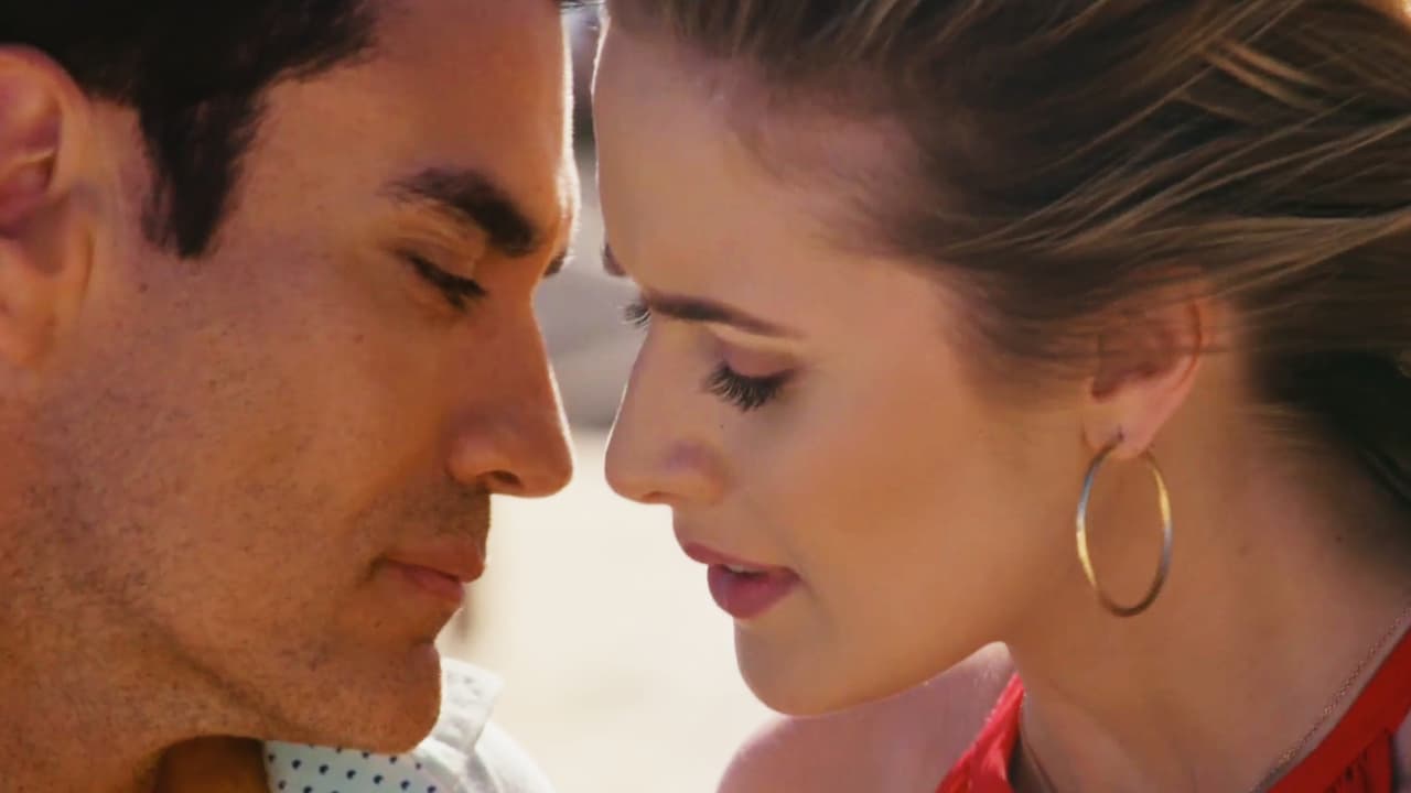 Después de hacer una promesa de cariño y amistad, Sofía y Ricardo se miraron con ternura y estuvieron muy cerca de darse su primer beso.