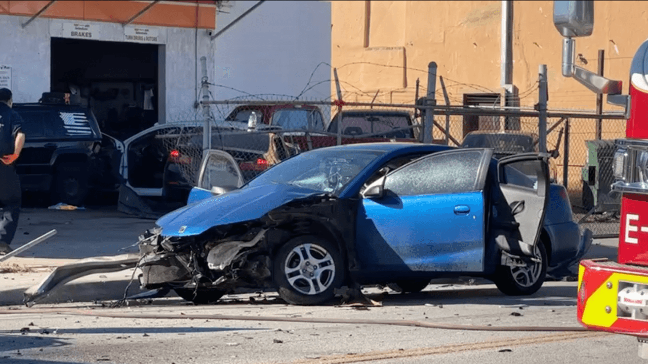 Así fue como terminó el vehículo de las mujeres.