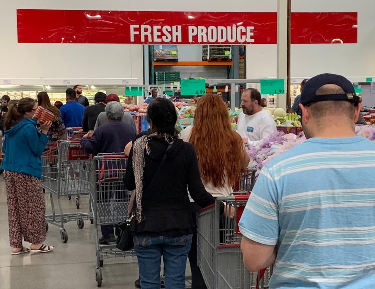 Becerra recordó que la especulación de precios y el aumento de más del 10% del costo establecido podría ser penalizado con multas o con un proceso penal que podría resultar en un año de prisión en la cárcel del condado.