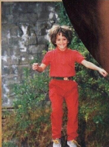 <b><a href="http://www.univision.com/temas/christopher-uckermann">Christopher Uckermann</a></b> subió esta imagen de su infancia para compartir con sus seguidores de Twitter que estaba muy emocionado por el estreno de su proyecto más reciente, la película 'Cómo cortar a un patán'.