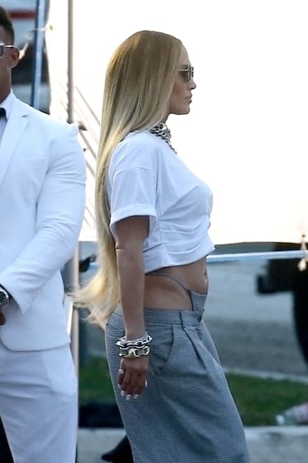 Además, muchos otros fans han salido en su defensa, elogiando el atrevimiento para innovar en moda y por el trabajado cuerpo que luce.
<br>