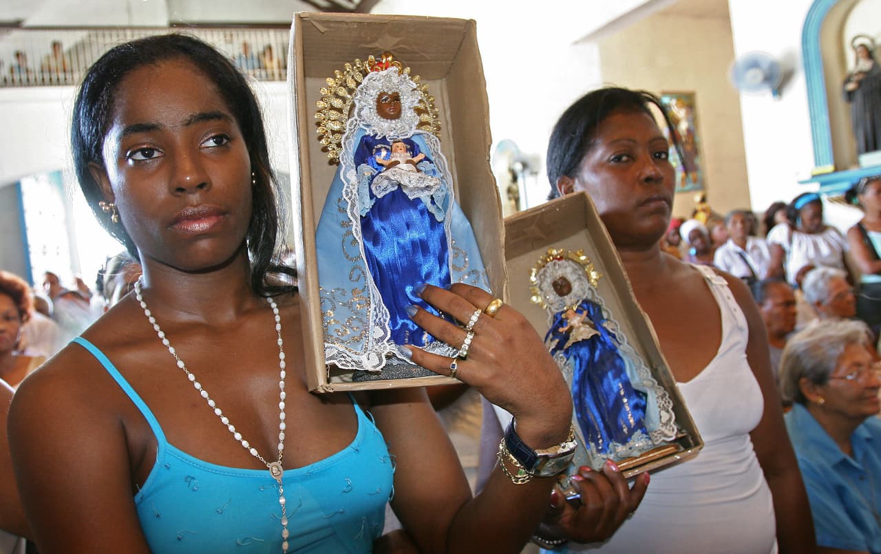 <b>OSHUN - Del 22 de junio al 23 de julio</b>
<br>La más bella de las Osha, los Orishá femeninos. Relacionadas con la maternidad, la fertilidad y la protección del ser amado. Tiene que ver con todas las cosas relacionadas al amor, como el enamoramiento, la pasión y los caprichos, así que personas nacidas en esta fecha viven dominados por el corazón más que por su cerebro.