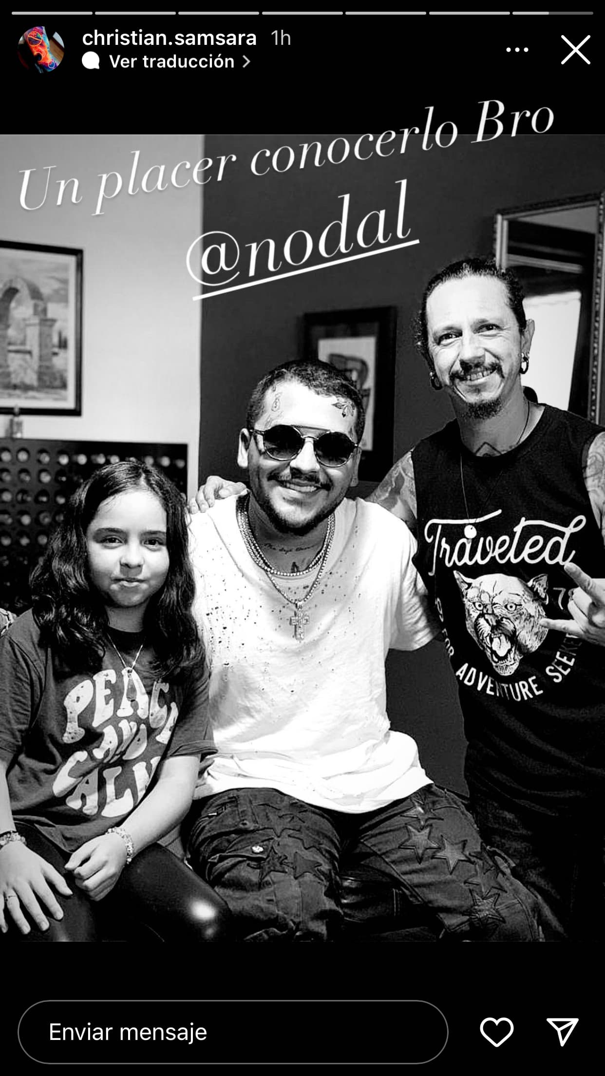 Nodal 
<b>decidió colocarse encima una flor</b> para dejar atrás la palabra que aún unía la historia que tuvo con Belinda, cuyo romance oficializaron en agosto de 2020. No queda claro si el diseño es permanente o temporal.
<br>