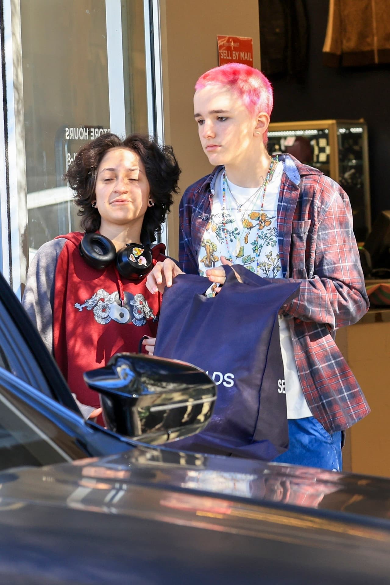 Emme Muñiz y Seraphina Affleck.