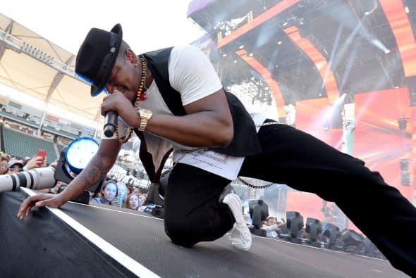 El rapero Ne‐Yo también hizo suyo el escenario.