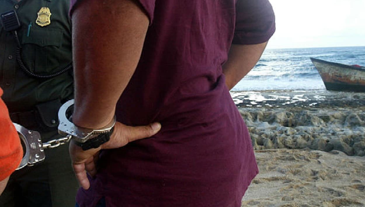 Entre aviones y buques de la Marina, un dúo trae 142.6 kilos de cocaína a Puerto Rico