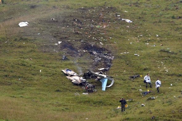 La Aeronáutica Civil precisó en un comunicado que en el accidente perdieron la vida el capitán Juan Guillermo Mondragón, piloto del aparato, y cuatro personas que lo habían abordado, como pasajeros.