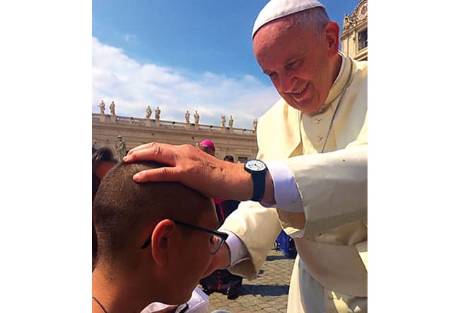 Durante su visita al Vaticano, la joven de Arizona con cáncer terminal disfrutó de Italia con su familia.