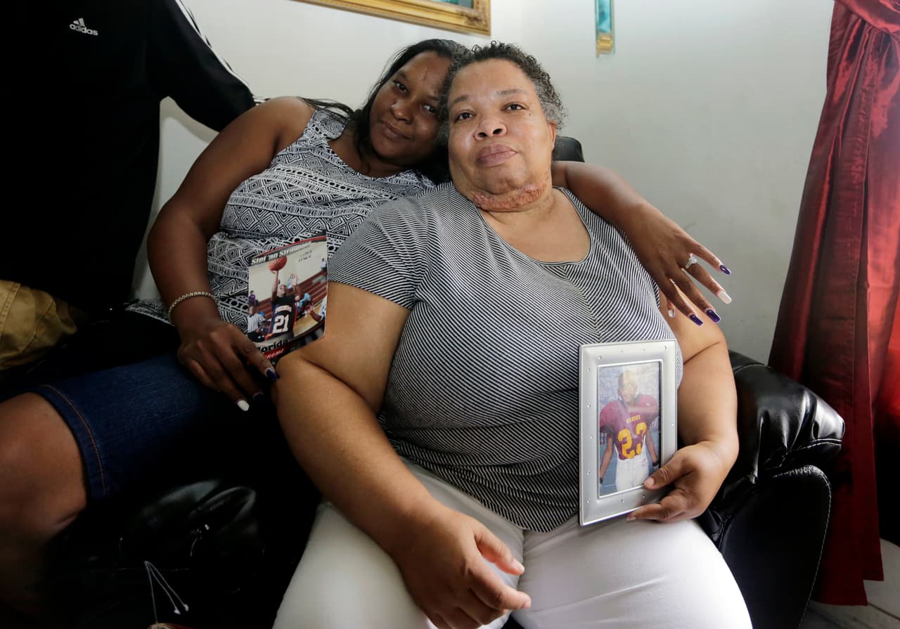 Stephani White, madre de Stef'An Strawder, y su hermana Sharrelle