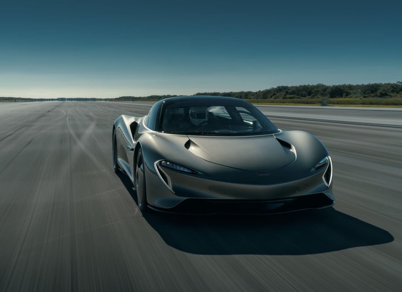 <h3 class="cms-H3-H3"><b>3. McLaren Speedtail</b></h3>
<br>
<br>
<b>Velocidad máxima:</b> 250 mph (403 km/h)
<br>
<b>0 a 62 mph (100 km/h):</b> Dato no disponible
<br>
<b>0 a 124 mph (200 km/h):</b> Dato no disponible
<br>
<b>0 a 186 mph (300 km/h):</b> 13 segundos
<br>
<b>¼ de milla:</b> Dato no disponible