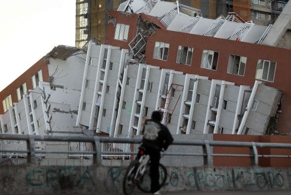 El terremoto del 2010 en Chile, considerado el quinto más fuerte ocurrido en el planeta desde que existen registros, fue seguido de un tsunami que arrasó varias localidades costeras e insulares del centro y sur del país, dejó más de 520 muertos, 800 mil damnificados y daños por $30 mil millones.