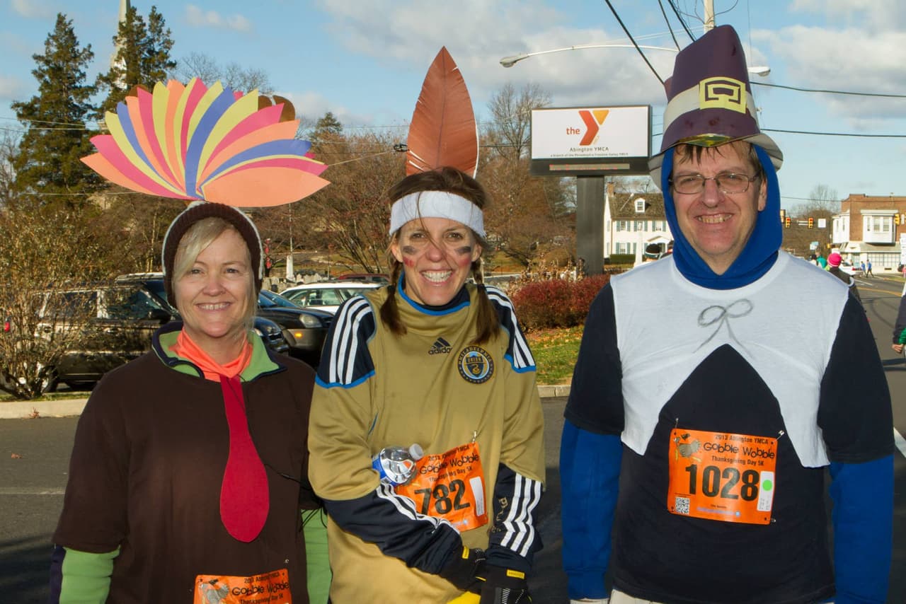 <b><a href="https://gpyconnect.philaymca.org/gobblewobble5k  " target="_blank">Philadelphia YMCA Gobble Wobble 5K (25 de noviembre)</a></b>
<br>
<br>Reúna a su familia y amigos y acérquese a esta popular carrera de 5 km y caminata de dos millas en el centro de Abington Township. Los ingresos benefician al programa de asistencia financiera de la YMCA, que ayuda a los necesitados.
