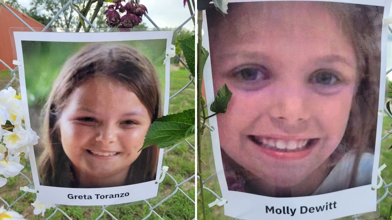 En la reja de un lote junto al río se colocaron las imágenes de las víctimas mortales y de las personas que aún no han sido encontradas.
<br>