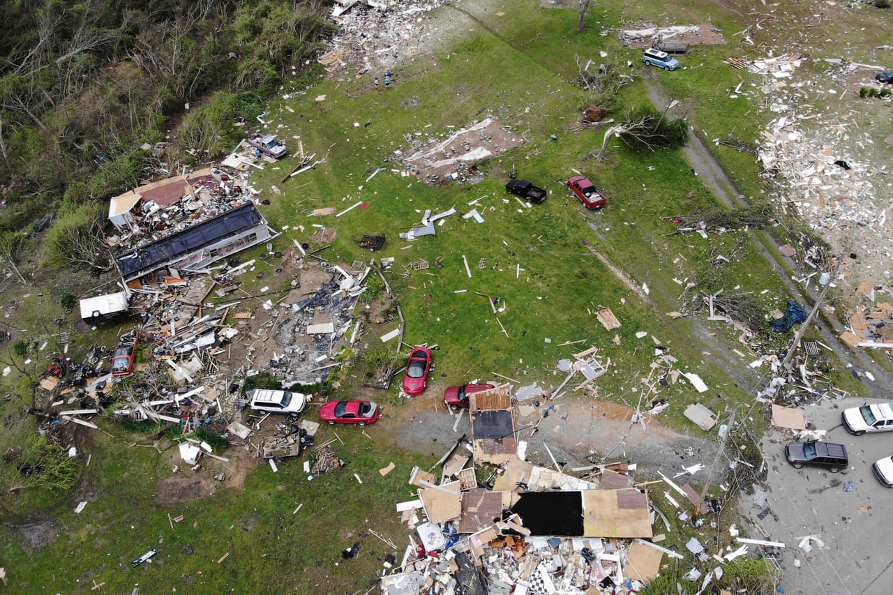 Una vista aérea de Chatsworth. Un tornado arrasó una vivienda en Mississippi excepto un cuarto de concreto donde una pareja y sus hijos salieron ilesos, pero otras 11 personas fallecieron en el estado.