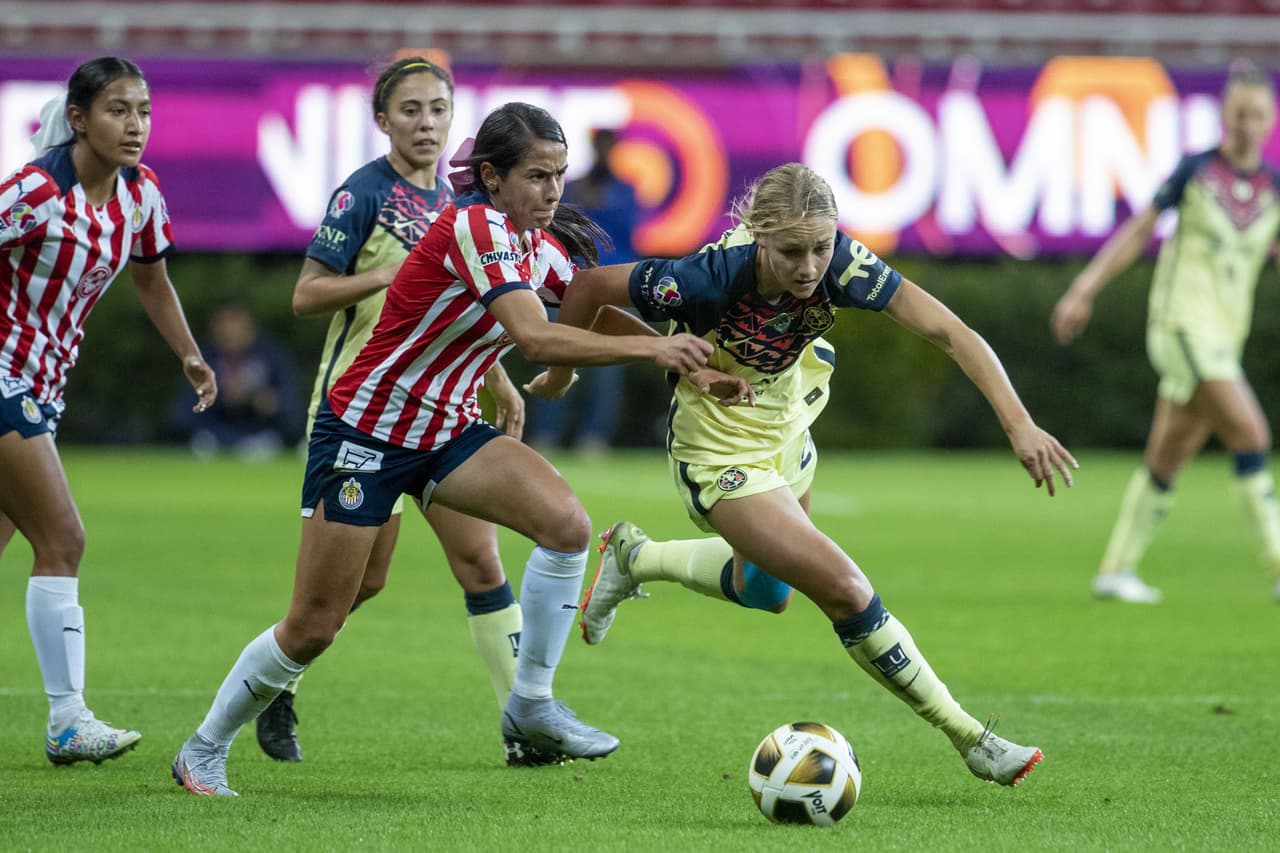Chivas necesitaba ganar para avanar a las Semifinales, pero no pudo generar opciones claras en el marco del América.