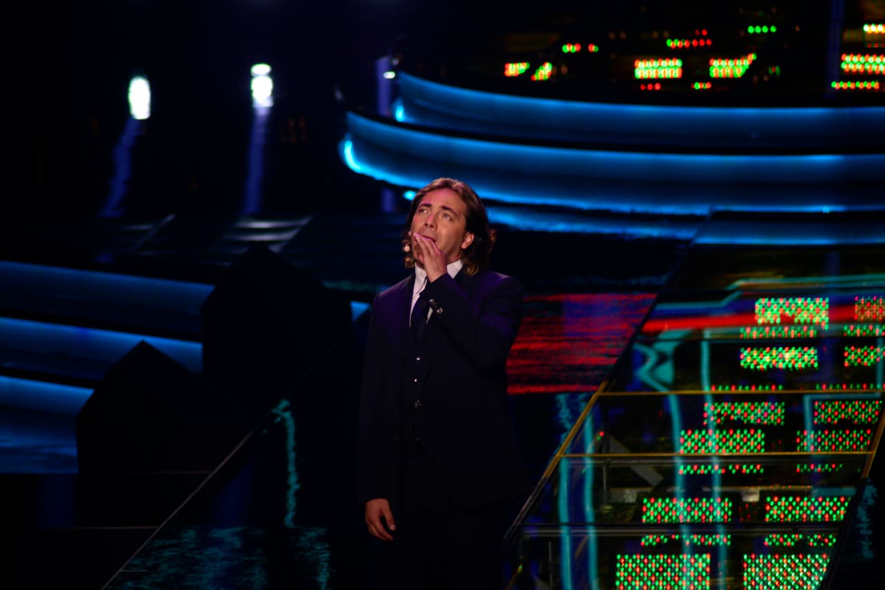 Parece que no se llevan bien, pero la realidad es que Espinoza y Cristian tienen una gran relación de amistad, eso sí, no dejan de pelear, decirse de cosas, bailar y cantar juntos logrando todo un show, pero al final, este dueto nos hace reír con sus ocurrencias.