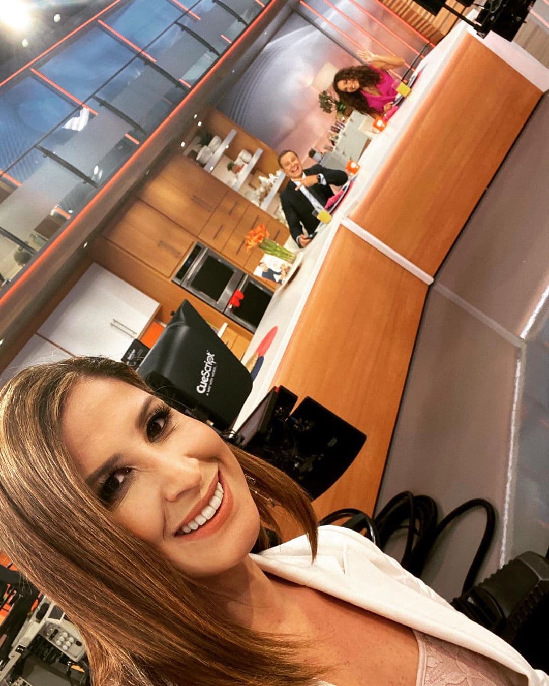 Elyangelica González pudo reunirse con ellos en el estudio, aunque con su debida distancia. Lo que no pudo ocultar fue la felicidad del reencuentro.