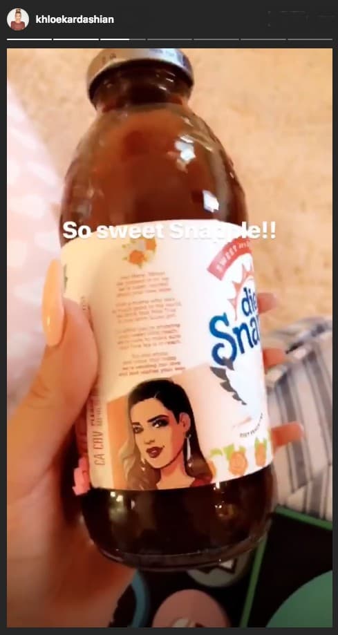 Kardashian publicó imágenes de la bebida en su Instagram y en la etiqueta la felicitan por su bebé. “Con una mamá que 
<b>ve tantas cosas buenas en el mundo</b>, creemos que 
<b>‘Miss True’ es una niña con mucha suerte</b>”, lee.