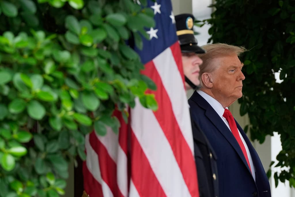 ¿Es el allanamiento de la casa de John Bolton una señal definitiva de persecución política del gobierno de Trump?