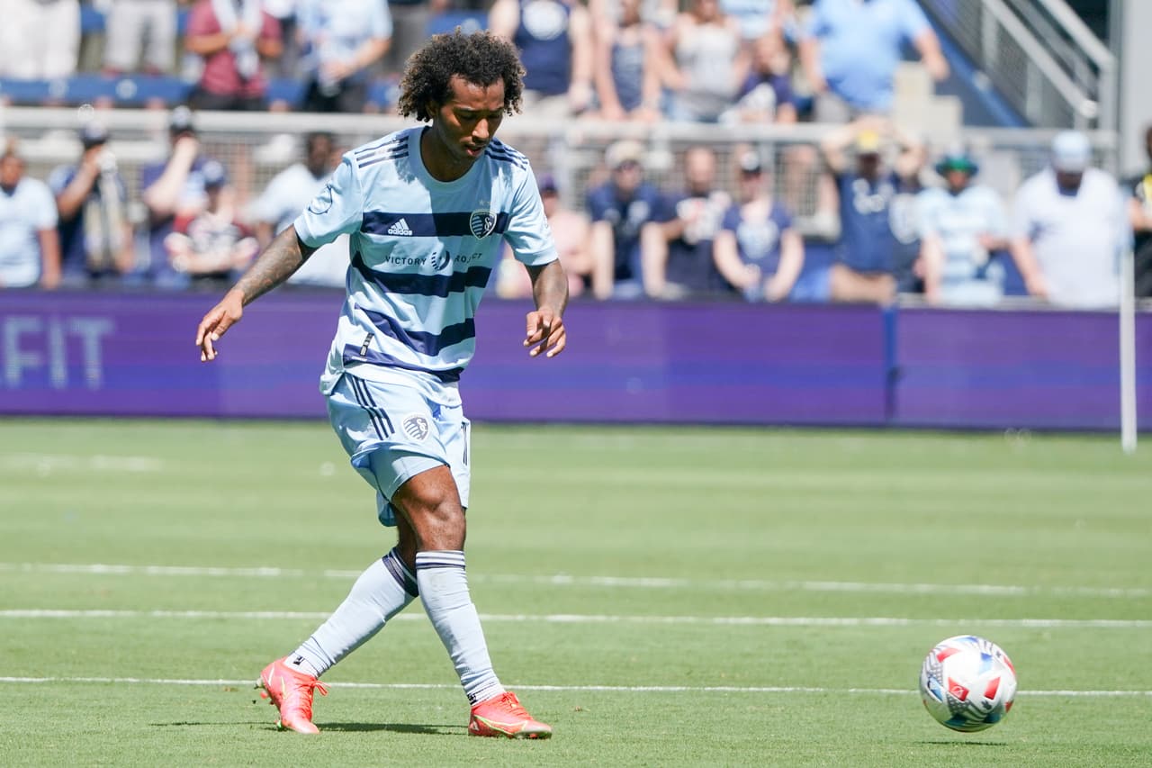 Semana a semana los rumores vinculan al volante de Sporting Kansas City con un club europeo. Mientras eso ocurre el estadounidense sigue completando excelentes partidos en la temporada regular de MLS.
<br>