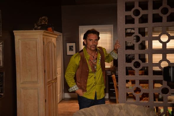 "Voltea Pa' Que Te Enamores" comenzó las grabaciones con el tradicional claquetazo. Esta nueva telenovela contará con las actuaciones de Pedro Moreno, María Elena Dávila, Cristina Bernal, Frances Ondiviela, Cecilia Gabriel, Harry Geithner, Fernando Carrera, Roberto Matheus, Victor Cámara, Lupita Ferrer, Eduardo Serrano, William Valdez, Nastasha Dominguez, Maite Embil, Adrian Di Monti, Mariet Rodriguez, Mijail Mulkay, Ariel López Padilla, Mauricio Mejías, y Alfredo Huereca.