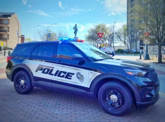 Arrestan a joven acusado de asesinar a su hermana en Greensboro