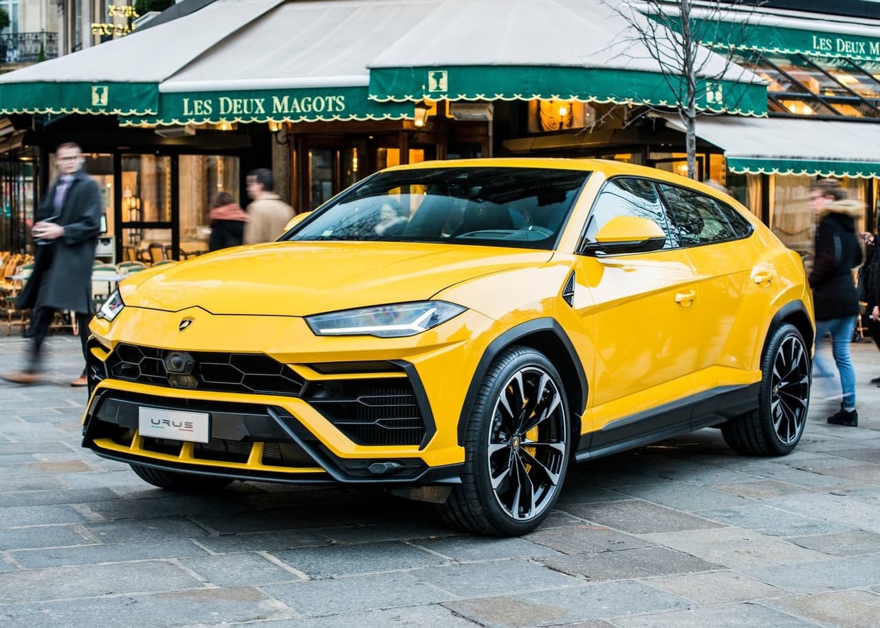 Entre los modelos preferidos por los consumidores se encuentran el Lamborghini Aventador, con un precio inicial de 421,321 dólares, el Lamborghini Huracán, con una etiqueta que arranca en los 214,866 dólares y el Lamborghini Urus, con un precio base de 222,004 dólares.