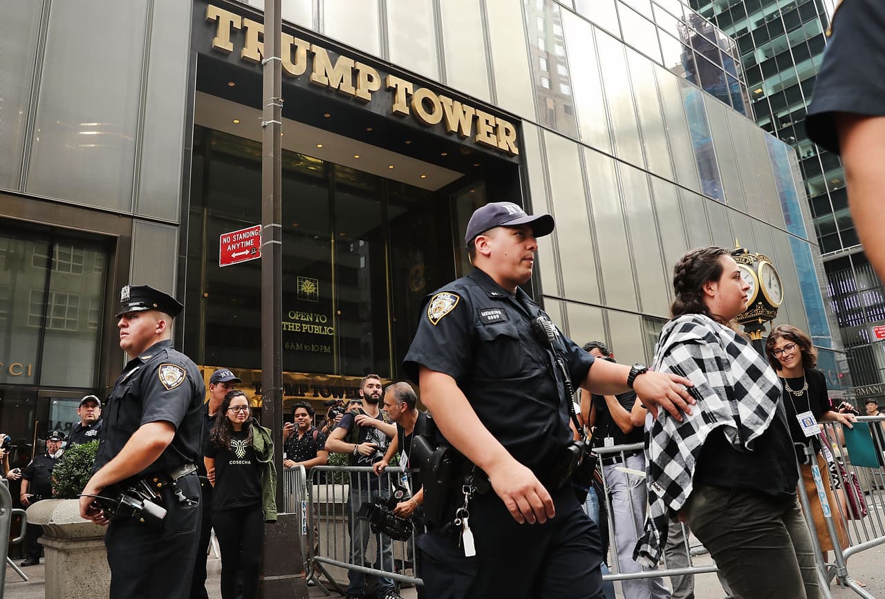 Indocumentados entre los arrestados por impedir el acceso a la torre Trump en Nueva York