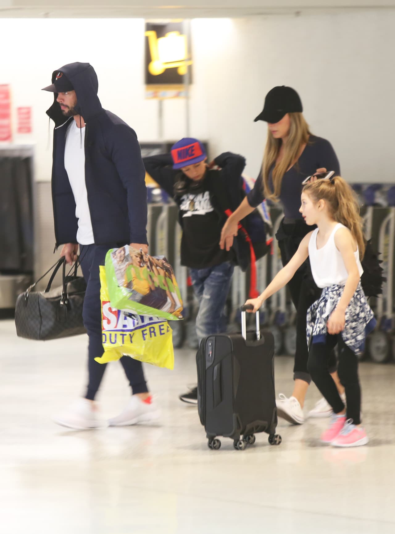 El 10 de abril, la familia regresó a Miami del viaje.