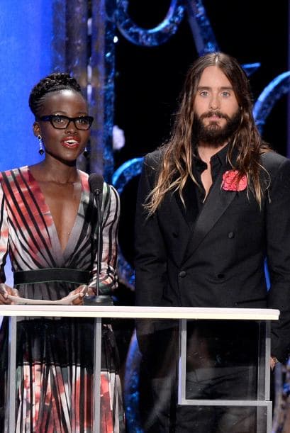 Se comportaron de lo más serios al presentar el premio a Mejor Actor en una Película para Televisión o Miniserie.