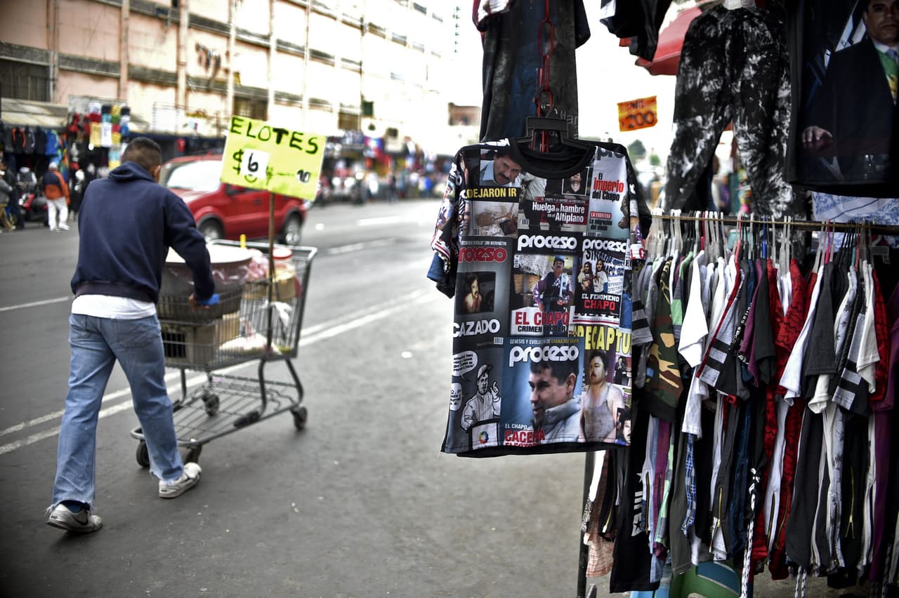 Incluso obtienen ingresos de la venta de artículos pirata. El informe del CIDE indica que en la Ciudad de México, Estado de México, Guadalajara, Nuevo León, Puebla, Guanajuato y Chihuahua, los carteles han metido la mano cobrando cuotas a los vendedores ambulantes.