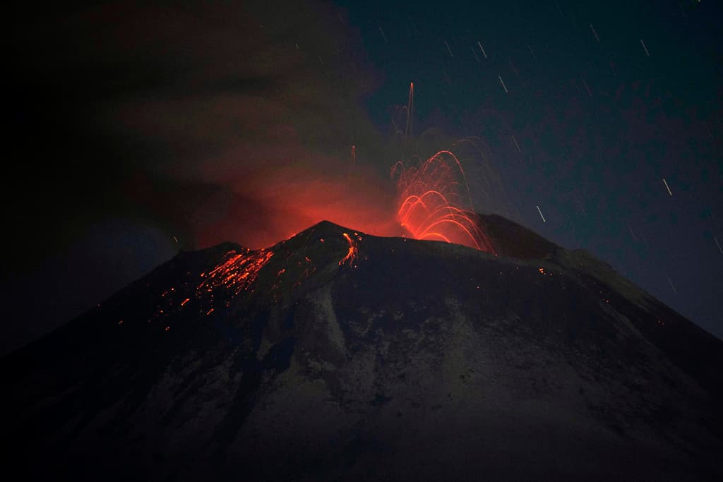 Pequeños sismos cerca de dos 'supervolcanes' ponen a sus habitantes en alerta (uno de ellos está en California) 