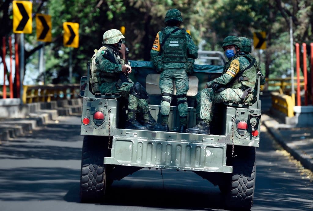 Incidente en la frontera: pobladores de una aldea de Guatemala retienen a militares mexicanos tras tiroteo