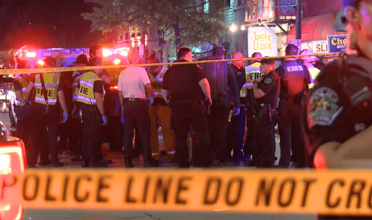 Buscan a joven de 19 años como sospechoso de matar a turista en tiroteo masivo de Austin