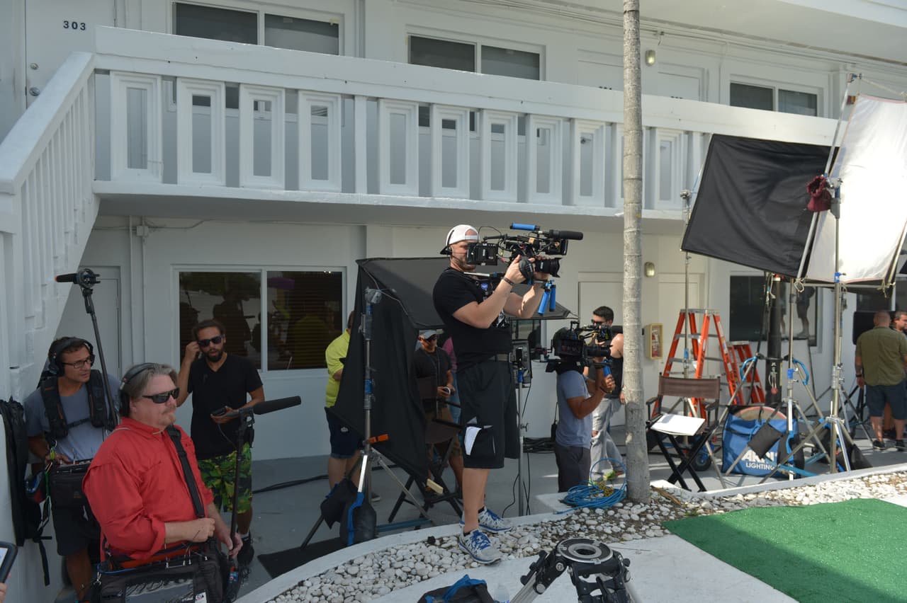 Los chicos de La Banda se 'pelearon' por una chica durante la grabación del video 'Shut Up And Dance'. Este video fue la primera vez de Sebastián besando a una chica. OMG! ¿Hizo bien la chica al escoger a Sebastián?