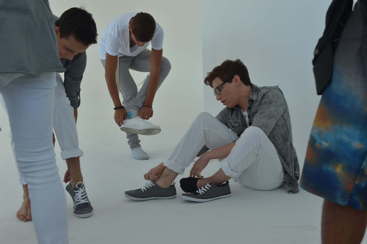 Los chicos de La Banda se 'pelearon' por una chica durante la grabación del video 'Shut Up And Dance'. Este video fue la primera vez de Sebastián besando a una chica. OMG! ¿Hizo bien la chica al escoger a Sebastián?