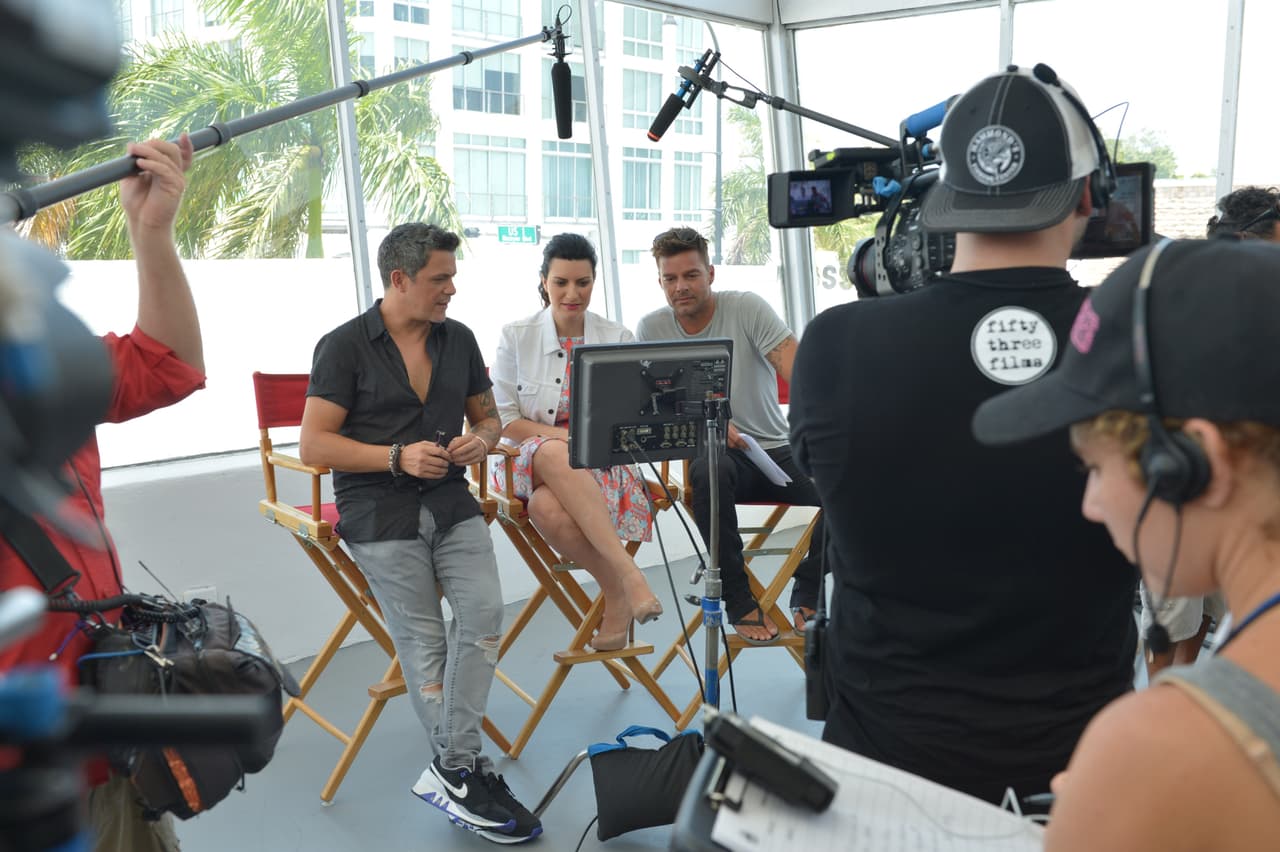 Los chicos de La Banda se 'pelearon' por una chica durante la grabación del video 'Shut Up And Dance'. Este video fue la primera vez de Sebastián besando a una chica. OMG! ¿Hizo bien la chica al escoger a Sebastián?