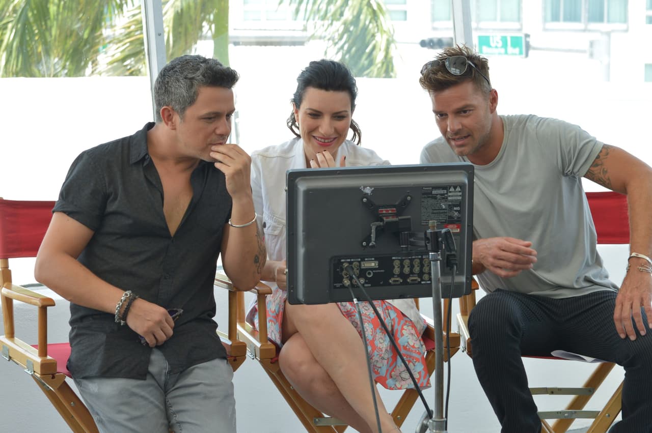 Los chicos de La Banda se 'pelearon' por una chica durante la grabación del video 'Shut Up And Dance'. Este video fue la primera vez de Sebastián besando a una chica. OMG! ¿Hizo bien la chica al escoger a Sebastián?