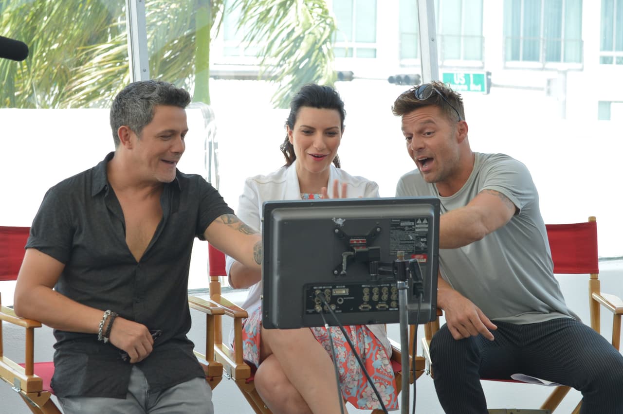 Los chicos de La Banda se 'pelearon' por una chica durante la grabación del video 'Shut Up And Dance'. Este video fue la primera vez de Sebastián besando a una chica. OMG! ¿Hizo bien la chica al escoger a Sebastián?