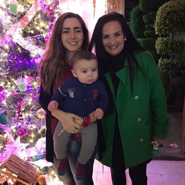 Doña Patricia Díaz, madre de 
<b><a href="https://www.univision.com/entretenimiento/ariadne-diaz-cumplio-31-anos-no-te-puedes-perder-el-pastelazo-que-le-dieron-fotos">Ariadne,</a></b> visita seguido a su hija en la Ciudad de México, por lo que ha podido convivir mayor tiempo con su nieto, a diferencia de los padres de Marcus que viven en Brasil.